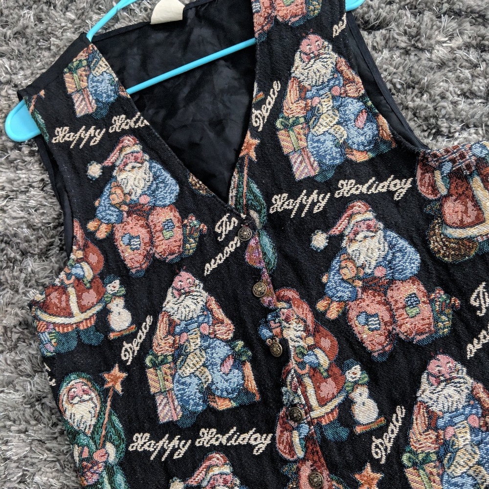 ❌ Vintage festive tapestry Santa vest 🎅 - Picture 2 of 4